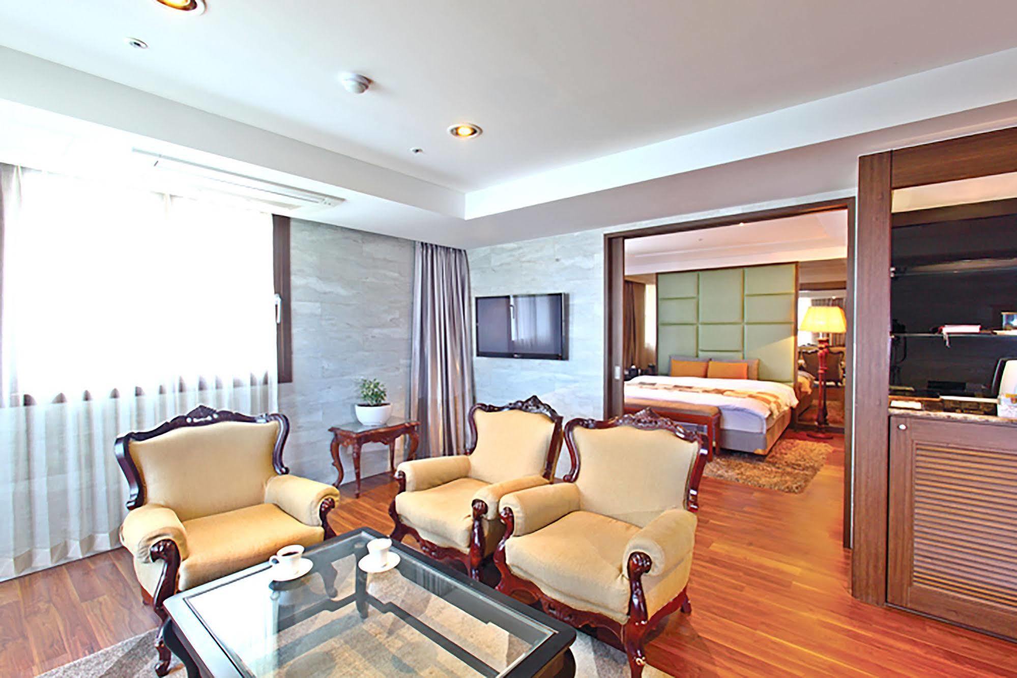 Hotel International Чангуон Екстериор снимка