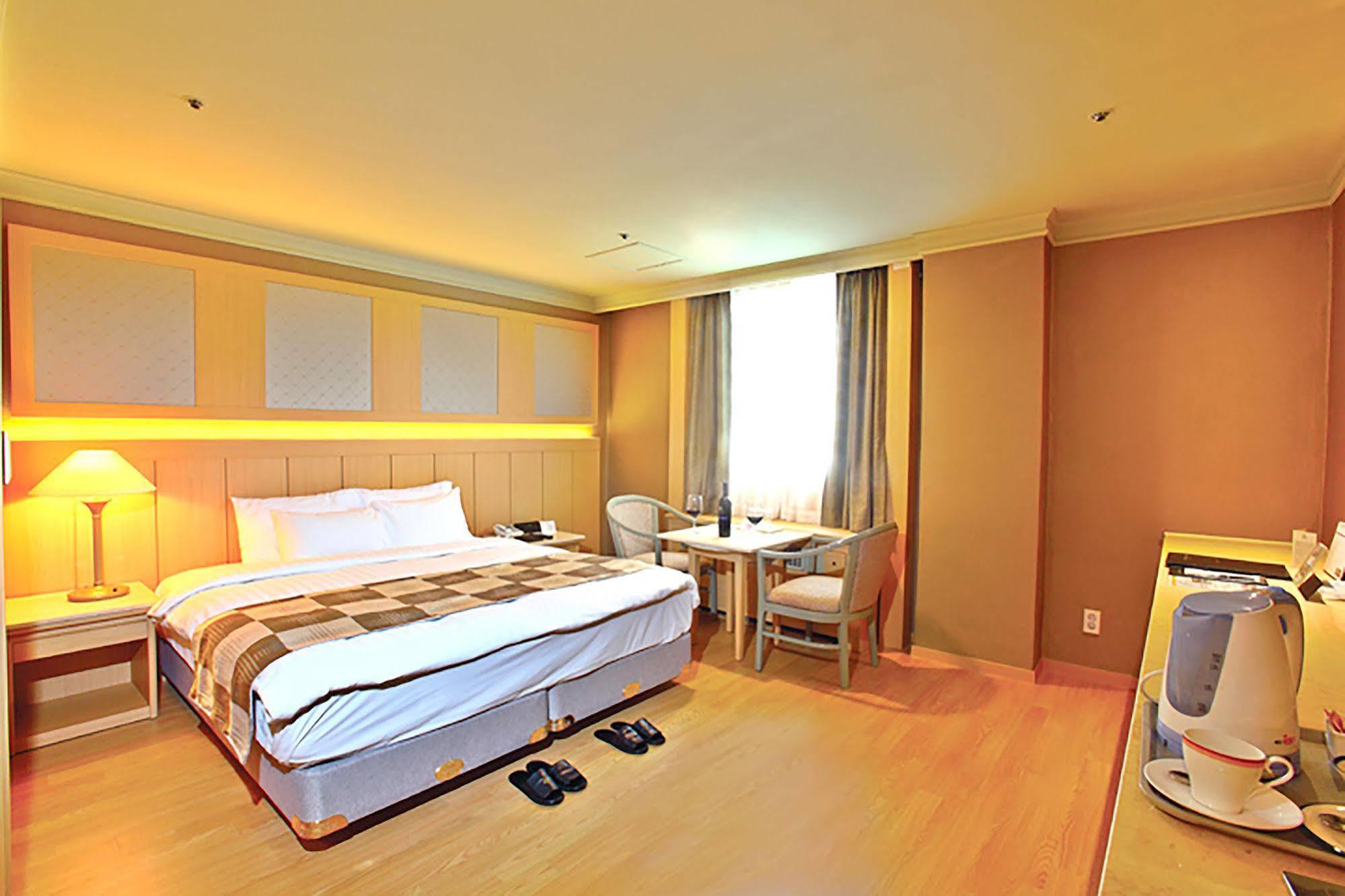 Hotel International Чангуон Екстериор снимка